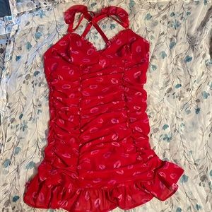 💘Valentine’s Day is coming!💘 TORRID CURVE Ruched Mesh Ruffle Chemise in red.